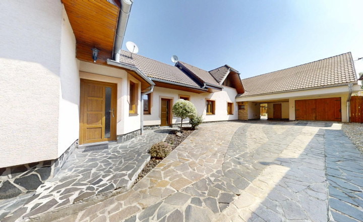 REZERVOVANÝ: Zmodernizovaný RD na bývanie aj podnikanie | 752 m2 | Rosina - fotografia 6