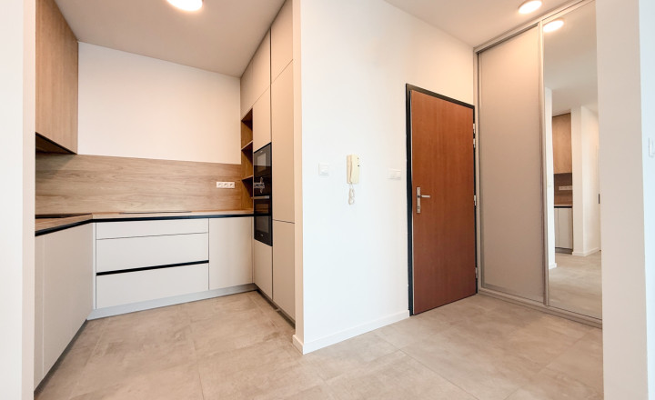 Predaj 2-izb. bytu s balkónom v komplexe Europalace | 65 m2 - fotografia 3