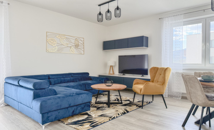 REZERVOVANÝ: Prenájom 2-izb. bytu | 68 m2 | zariadený | výťah | balkón | parkovanie - fotografia 1